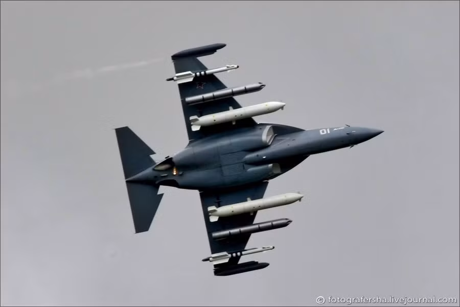 Máy bay huấn luyện/chiến đấu Yak-130.