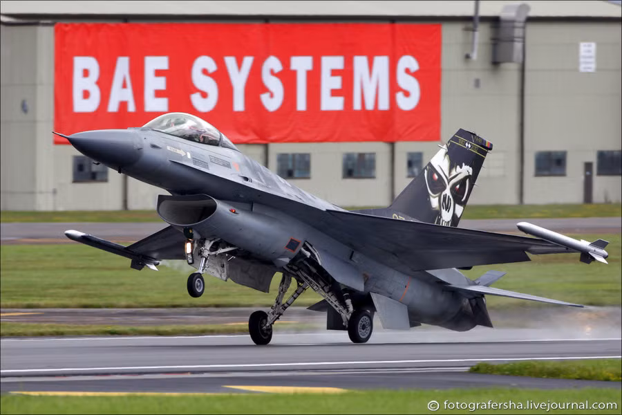 Tiêm kích F-16.