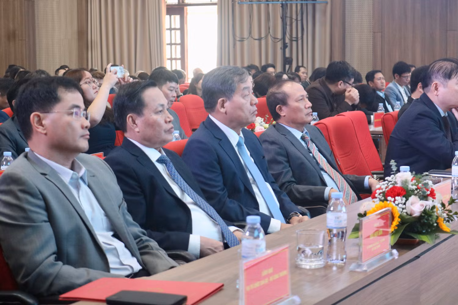 Các đại biểu tham dự Lễ kỷ niệm 125 năm ngày truyền thống Trường Đại học Công nghiệp Hà Nội