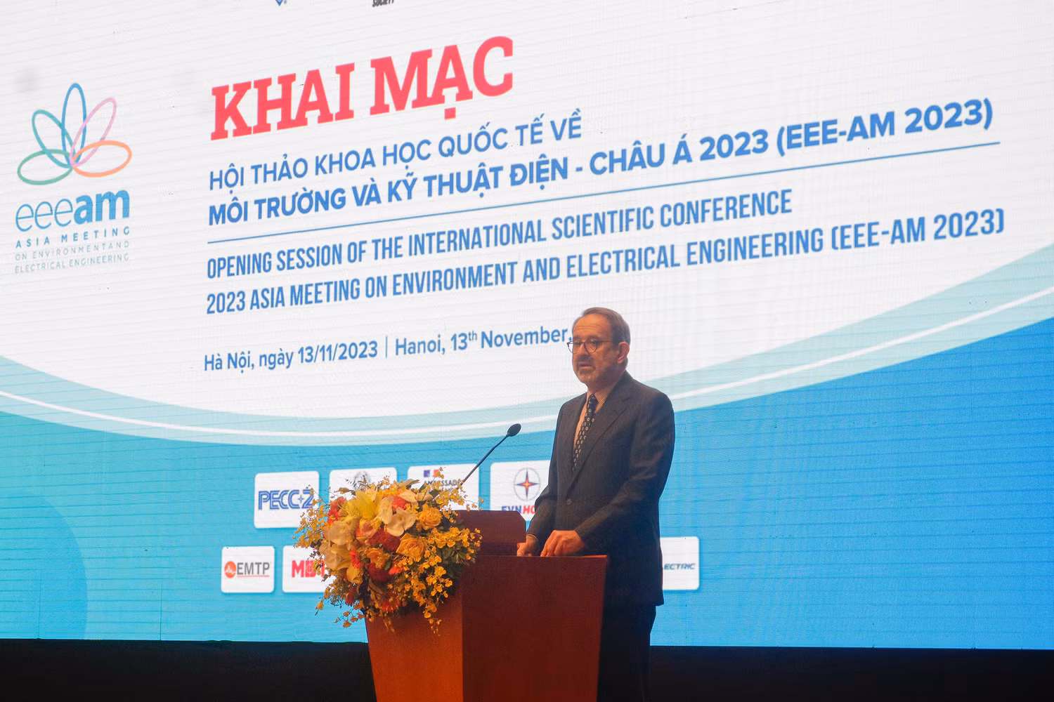 Hội thảo thu hút đông đảo các nhà khoa học, các tổ chức, doanh nghiệp trong nước và quốc tế quan tâm về lĩnh vực năng lượng tham dự Hội thảo thu hút đông đảo các nhà khoa học, các tổ chức, doanh nghiệp trong nước và quốc tế quan tâm về lĩnh vực năng lượng tham dự