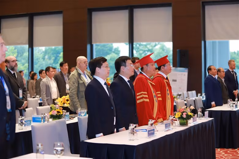 Các đại biểu tham dự lễ bế mạc