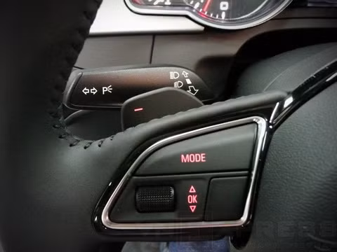 Thiết kế âm thanh cũng góp phần quan trọng đối với thành công của một mẫu xe. Cái tên Audi được lấy từ chính từ Latin “Audi” có nghĩa là “Nghe” hay “Lắng nghe”, vì vậy những chiếc xe Audi đều được trang bị các thiết bị âm thanh đỉnh cao từ các hãng chế tạo hàng đầu thế giới như Bose hay Bang & Olufsen.