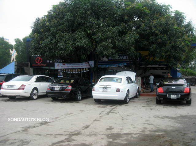 Tiếp theo là những hình ảnh chi tiết hơn của bộ sưu tập siêu xe này.