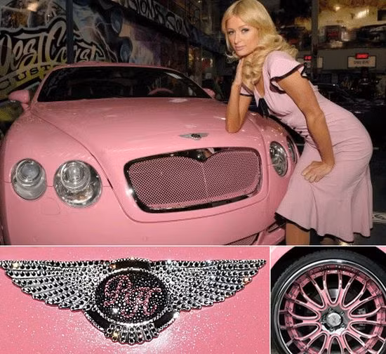 Tiếp theo là chiếc xe Bently màu hồng đính kim cương của nữ ca sĩ Paris Hilton có giá 400 nghìn USD, đắt hơn gấp 4 lần so với chiếc Range Rover của Katie Price. Paris Hilton khiến biết bao người phải ngưỡng mộ khi cô xuất hiện cùng “bọ” Bentley với nội và ngoại thất toàn màu hồng. Bên cạnh đó, Hilton còn chơi trội bởi trang bị bảng điều khiển nạm kim cương làm nổi bật và tăng thêm giá trị cho Bently. Tiếp theo là chiếc xe Bently màu hồng đính kim cương của nữ ca sĩ Paris Hilton có giá 400 nghìn USD, đắt hơn gấp 4 lần so với chiếc Range Rover của Katie Price. Paris Hilton khiến biết bao người phải ngưỡng mộ khi cô xuất hiện cùng “bọ” Bentley với nội và ngoại thất toàn màu hồng. Bên cạnh đó, Hilton còn chơi trội bởi trang bị bảng điều khiển nạm kim cương làm nổi bật và tăng thêm giá trị cho Bently.