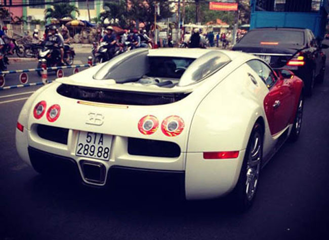 Bugatti Veyron, siêu xe gây “chấn động” cả những trang báo ôtô, xe máy nước ngoài khi về Việt Nam, cũng sẽ tham gia chương trình. Bugatti Veyron, siêu xe gây “chấn động” cả những trang báo ôtô, xe máy nước ngoài khi về Việt Nam, cũng sẽ tham gia chương trình.