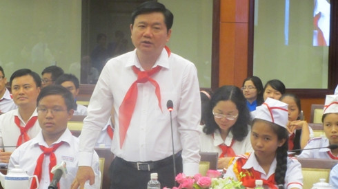 Bí thư Thành ủy TP.HCM Đinh La Thăng đề nghị các câu trả lời cho thiếu nhi phải cụ thể, rõ ràng (ảnh: P.L) Bí thư Thành ủy TP.HCM Đinh La Thăng đề nghị các câu trả lời cho thiếu nhi phải cụ thể, rõ ràng (ảnh: P.L)
