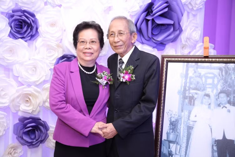Cách đây 50 năm, năm 1965 nhạc sĩ Nguyễn Ánh 9 đã quyết định cùng nhau đi đến cuối cuộc đời với bà Ngọc Hân, người mà ông yêu say đắm sau khoảng thời gian quen nhau khi làm chung tại một tụ điểm ca nhạc. Theo nhạc sĩ Nguyễn Ánh 9, Ngọc Hân là một người phụ nữ tuyệt vời nhất mà cho đến nay bà vẫn giữ một vị trí quan trọng trong trái tim ông.