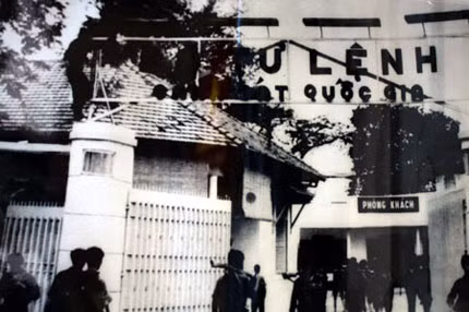 Quân đoàn 1 đánh chiếm Bộ tổng tham mưu nguỵ trưa ngày 30/4/1975.