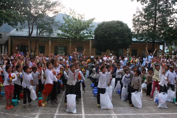 Cùng quyết tâm học thật tốt để không phụ lại sự mong mỏi của thầy cô.
