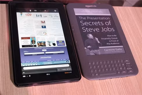 Kindle Fire so với Kindle 3 Kindle Fire (bên trái) so với Kindle thế hệ 3 Kindle Fire so với Kindle 3 Kindle Fire (bên trái) so với Kindle thế hệ 3