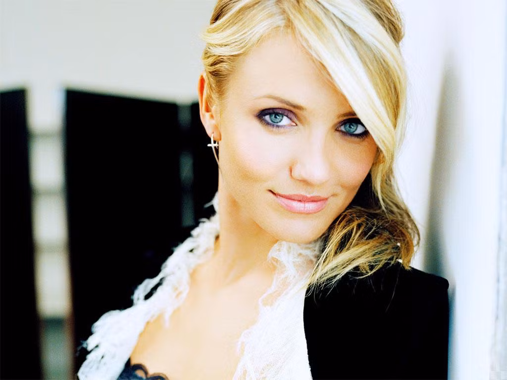 2. Cameron Diaz Cameron Diaz buộc phải rời bỏ danh hiệu Ngôi sao nguy hiểm nhất. Dù vậy, Diaz vẫn là một cái tên ẩn chứa rất nhiều rủi ro khi tìm kiếm và tốt nhất nên cẩn thận với cô!