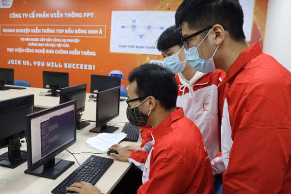 sinh-vien-ptit-co-them-phong-lab-vien-thong-phuc-vu-hoc-tap-gan-ket-thuc-tien.jpg