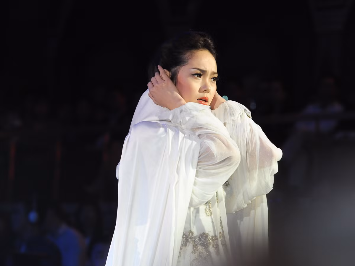 Trong trích đoạn ca vũ The fantom of the opera.