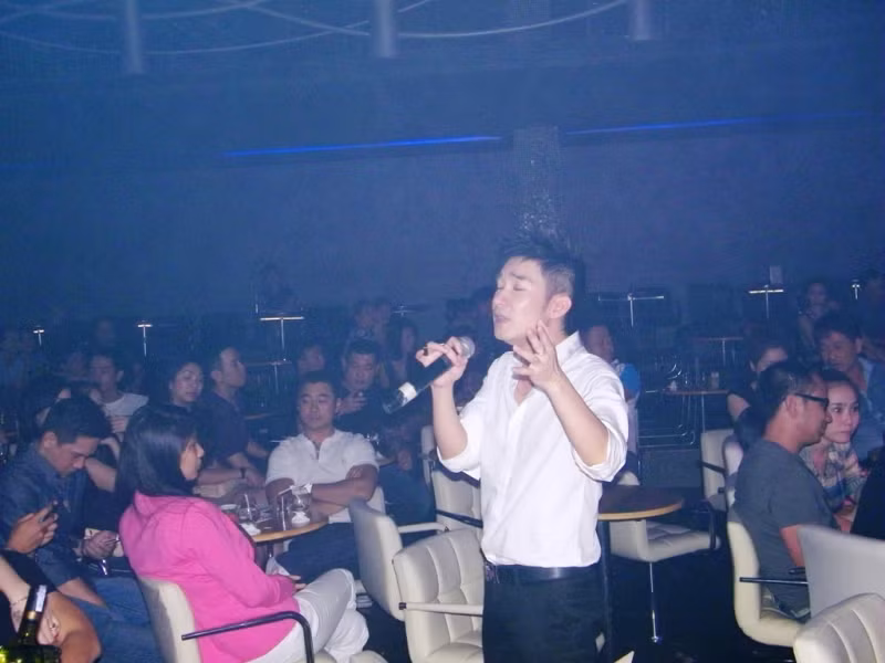 Quang Hà đã “cháy” theo yêu cầu của khán giả trong các ca khúc: Anh còn nợ em, Ngỡ, Định mệnh... Trong suốt buổi biểu diễn hơn 2 giờ đồng hồ, Quang Hà gây hào hứng cho khán giả bằng sự thân thiện của mình. Quang Hà đã “cháy” theo yêu cầu của khán giả trong các ca khúc: Anh còn nợ em, Ngỡ, Định mệnh... Trong suốt buổi biểu diễn hơn 2 giờ đồng hồ, Quang Hà gây hào hứng cho khán giả bằng sự thân thiện của mình.