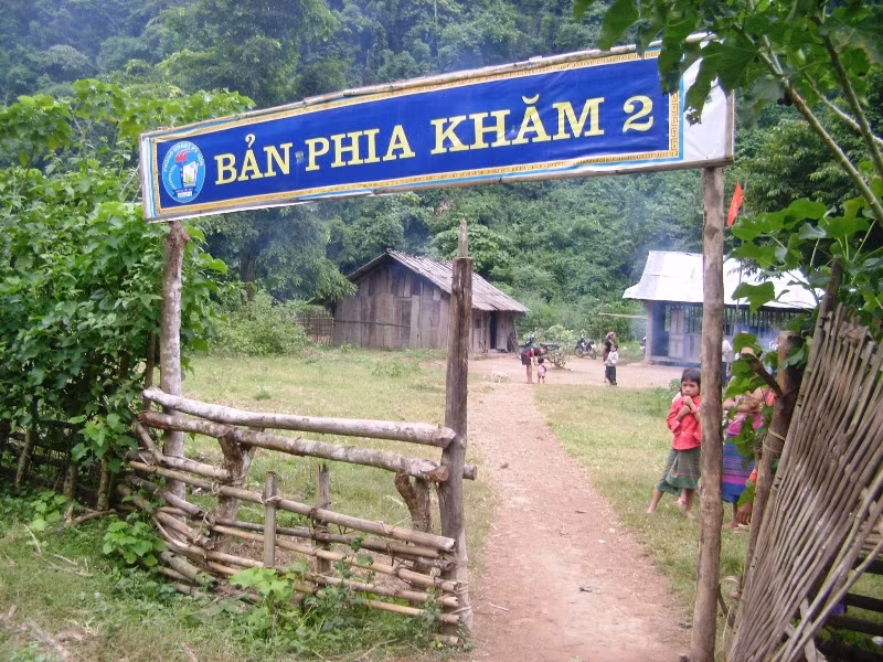 Cả điểm trường có 40 HS. Tất cả đều là con em đồng bào dân tộc Khơ – Mú ở bản Phia Khắm 2, xã Bắc Lý, huyện Kỳ Sơn.