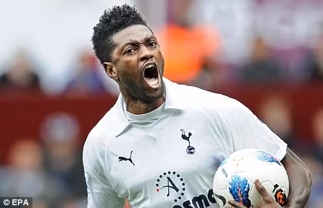 Adebayor hết làm khó Tottenham lại làm khổ Man City