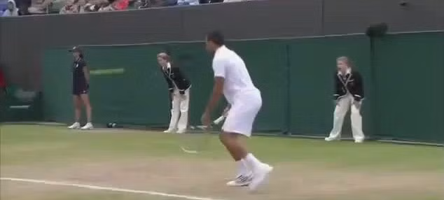 Đây là tình huống xảy ra trong trận đấu giữa Tsonga và Mardy Fish Đây là tình huống xảy ra trong trận đấu giữa Tsonga và Mardy Fish