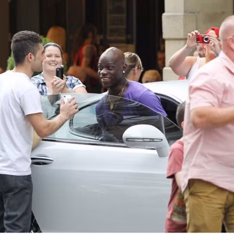 Với Balotelli, đời luôn đẹp