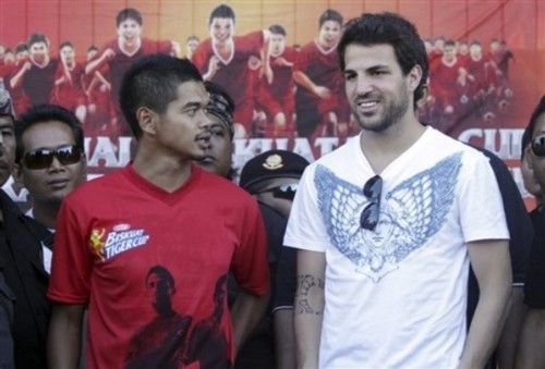 Bên cạnh nhà vô địch EURO 2012 là chân sút Bambang Pamungkas của ĐT Indonesia