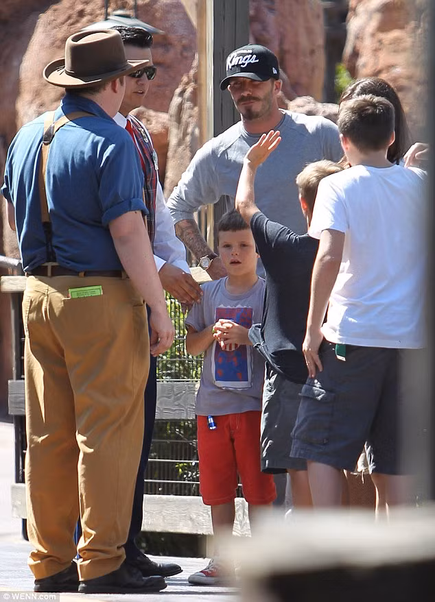 Các hoàng tử công chúa nhà Becks đều lớn vọt lên trông thấy Các hoàng tử công chúa nhà Becks đều lớn vọt lên trông thấy