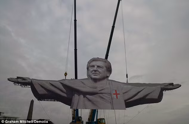NHM Anh ví Hodgson là... Chúa
