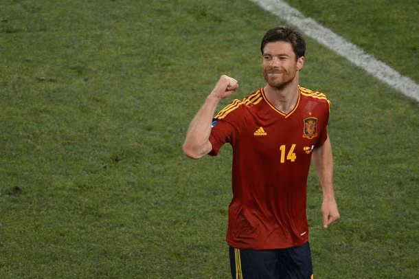Tiền vệ trụ: Alonso (TBN). Không ai xứng đáng hơn Alonso ở vị trí này với một cú đúp. Alonso có thể nói là nhân vật xuất sắc nhất ở vòng tứ kết