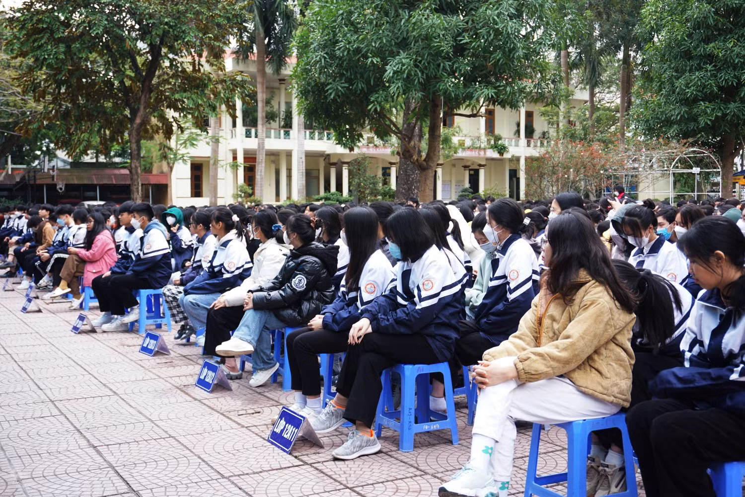 Học sinh Trường Trung học phổ thông Chương Mỹ A (Hà Nội) lắng nghe chia sẻ tại Hội thảo “Khởi nghiệp trong thời kỳ cách mạng công nghiệp 4.0” Học sinh Trường Trung học phổ thông Chương Mỹ A (Hà Nội) lắng nghe chia sẻ tại Hội thảo “Khởi nghiệp trong thời kỳ cách mạng công nghiệp 4.0”