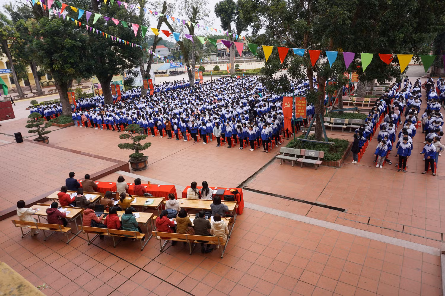 Hơn 1700 học sinh Trường Trung học phổ thông Phú Bình tham gia Hội thảo. Ảnh: Nguyên Phương