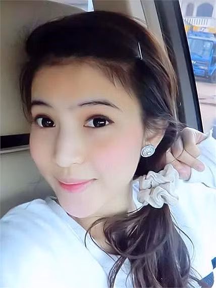 18 tuổi, Sitphaxay đại diện cho Lào tại cuộc thi Hoa hậu sắc đẹp quốc tế 2004 tổ chức tại Trung Quốc và cũng giành được giải Miss Lux 2004. 18 tuổi, Sitphaxay đại diện cho Lào tại cuộc thi Hoa hậu sắc đẹp quốc tế 2004 tổ chức tại Trung Quốc và cũng giành được giải Miss Lux 2004.