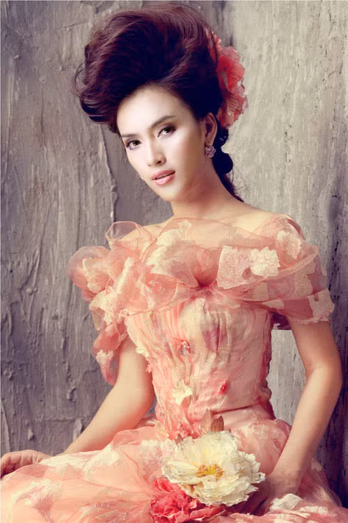 Ái Phương sở hữu một khuôn mặt sáng, sắc vóc đẹp, nhưng cô nàng vẫn cứ "nổi trôi"