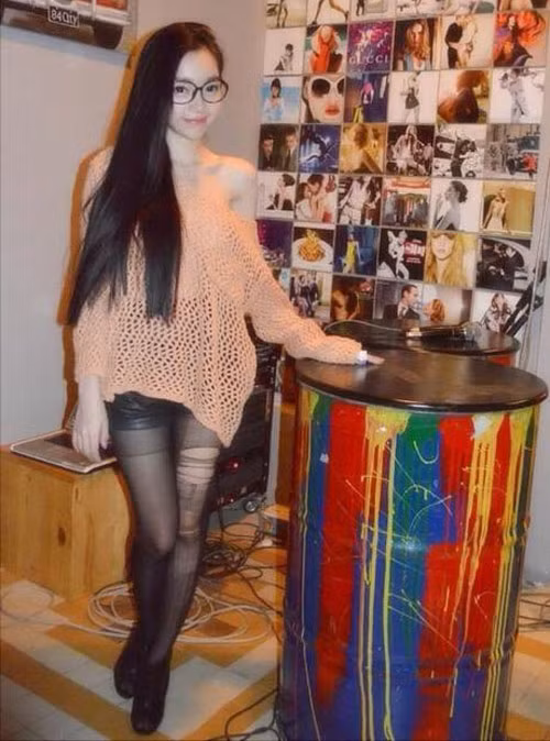 Trễ nải, sexy và cá tính là điều để nói về hình ảnh của cô hotgirl nổi tiếng