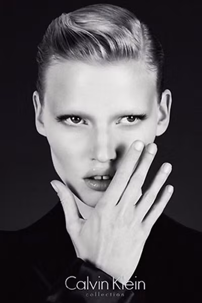 Tên tuổi của Lara Stone gắn liền với Calvin Klein.