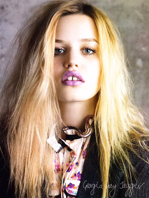 Georgia May Jagger có nhiều nét giống đàn chị Lara Stone.