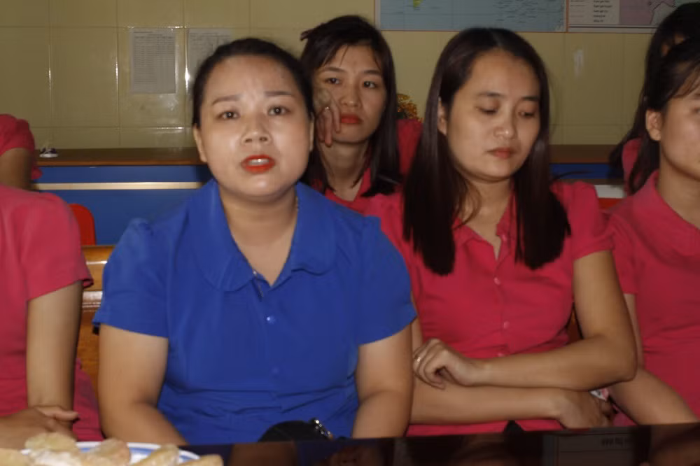 Cô giáo Trần Thị Thùy Dung luôn tin sẽ có ngày ngôi trường Tuổi thơ Thanh Chương được mở cửa trở lại (ảnh Trinh Phúc).
