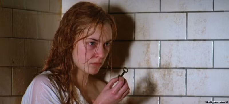Kate Winslet, cô đào nổi tiếng của Anh trong bộ phim Hamlet phiên bản năm 1996, chuyển thể từ bi kịch kiệt tác của William Shakespeare, trong vai nữ chính Ophelia, nhận được đánh giá tích cực của giới chuyên môn và khán giả. Bộ phim mới nhất của cô là Movie 43 ra mắt tháng 4/2012.