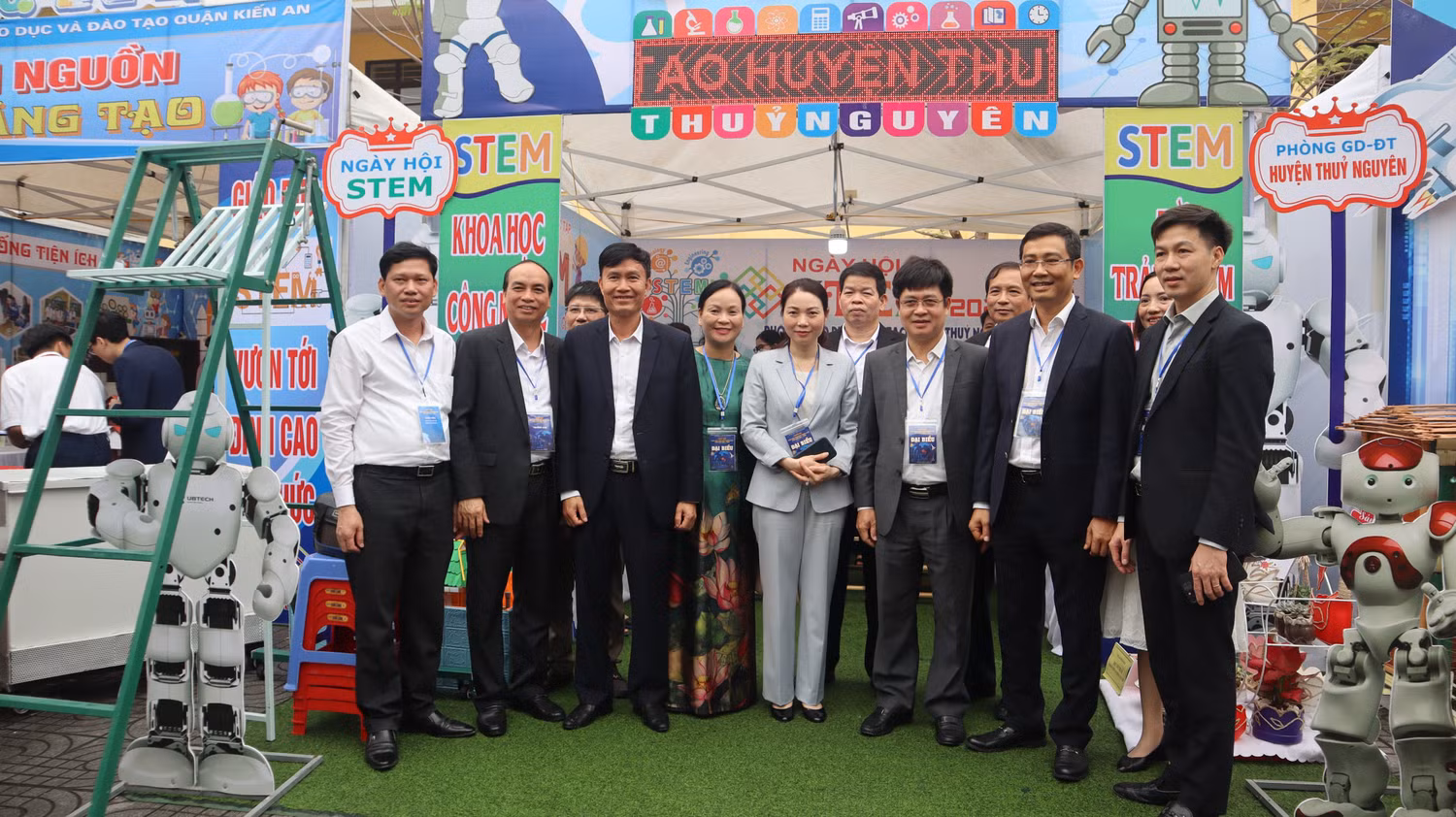 Các đại biểu dự ngày hội giáo dục STEM tại Hải Phòng (Ảnh: LT)