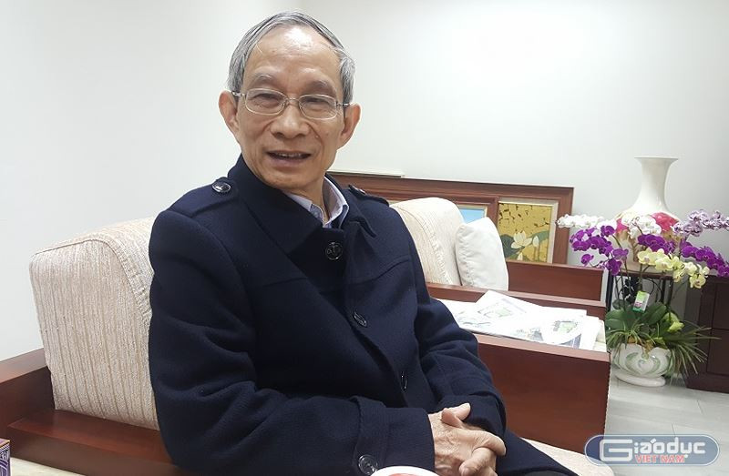 Thầy Nguyễn Xuân Khang cho rằng, muốn tăng lương giáo viên cần mạnh dạn cho nghỉ việc những người năng lực yếu kém (Ảnh: Thùy Linh) Thầy Nguyễn Xuân Khang cho rằng, muốn tăng lương giáo viên cần mạnh dạn cho nghỉ việc những người năng lực yếu kém (Ảnh: Thùy Linh)