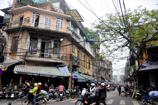 Mới cũ chen lẫn nhau tại ngôi nhà trên phố Nguyễn Thiện Thuật.