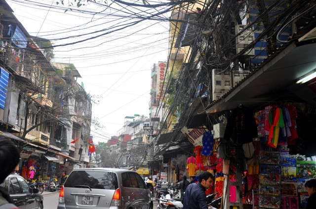 Con phố Đinh Liệt ngổn ngang