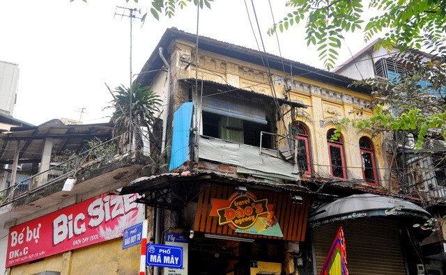 Ngôi nhà cổ nhếch nhác trên phố Mã Mây.