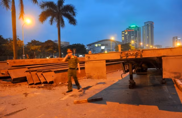 Lực lượng chức năng đã có mặt để giải quyết sự việc.