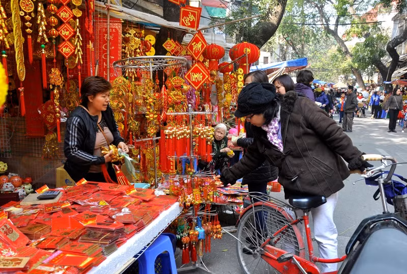 Sắc Xuân ngập tràn trên phố Hàng Lược.