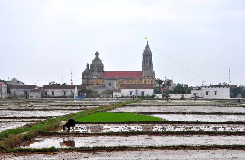 Vụ Đông Xuân bắt đầu thứ tháng 1 đến tháng 5 âm lịch. Chính vì vậy, từ những ngày mùng 4 tết Nguyên đán đã có nhiều người nông dân xuống đồng làm ruộng để kịp mùa vụ.