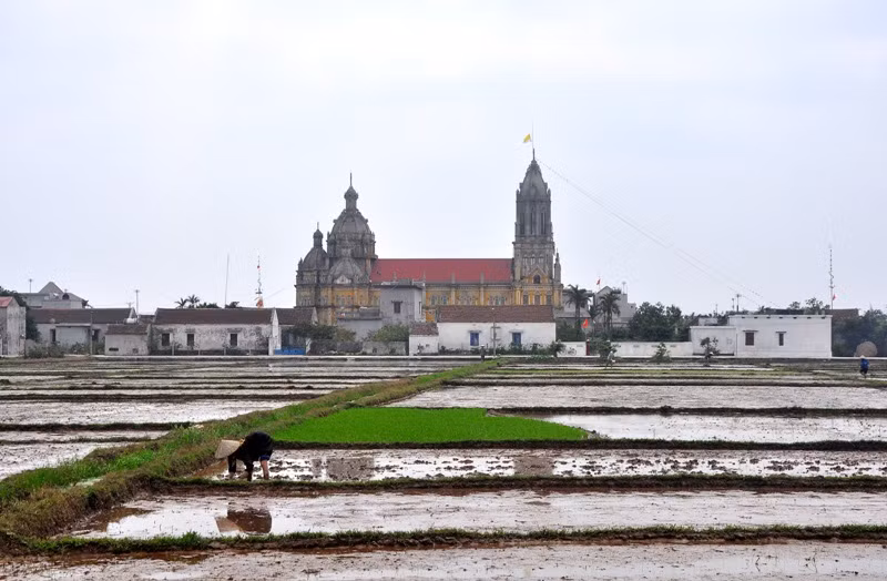 Vụ Đông Xuân bắt đầu thứ tháng 1 đến tháng 5 âm lịch. Chính vì vậy, từ những ngày mùng 4 tết Nguyên đán đã có nhiều người nông dân xuống đồng làm ruộng để kịp mùa vụ.