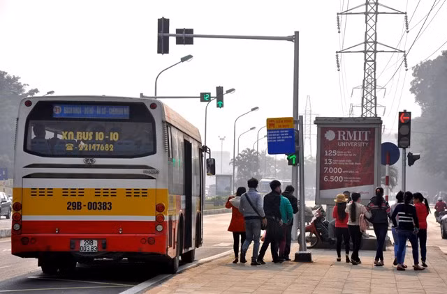 Trên tuyến đường dài hơn 1,3 km này có 4 điểm dừng đỗ đón trả khách. Trên tuyến đường dài hơn 1,3 km này có 4 điểm dừng đỗ đón trả khách.