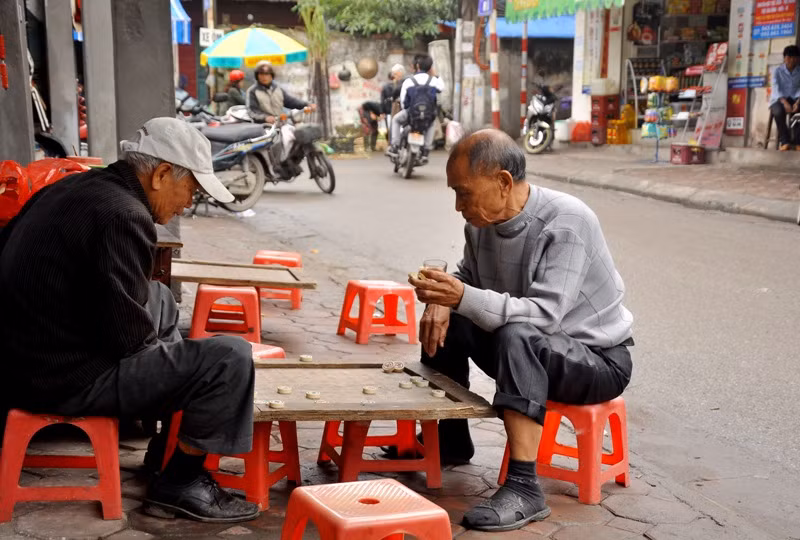 Ván cờ mang đến những giây phút thanh thản của người già.