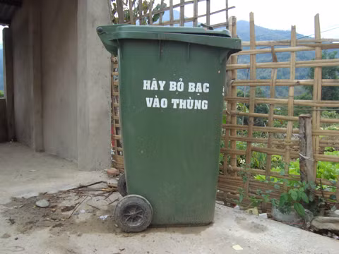 Thùng "bạc". Thùng "bạc".