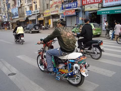 Thừa phụ kiện.