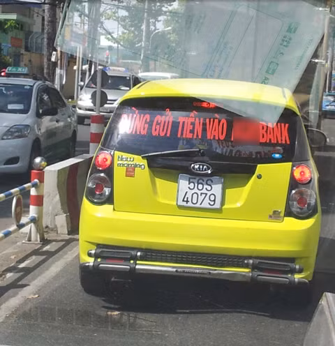 Chủ xe có mối thù riêng với ngân hàng. Chủ xe có mối thù riêng với ngân hàng.