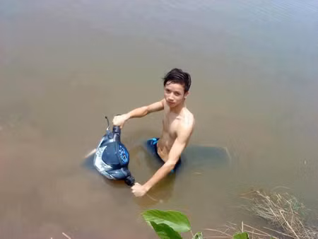 Anh rất ít khi lái xe, nhưng đã lái thì phải như thế này...